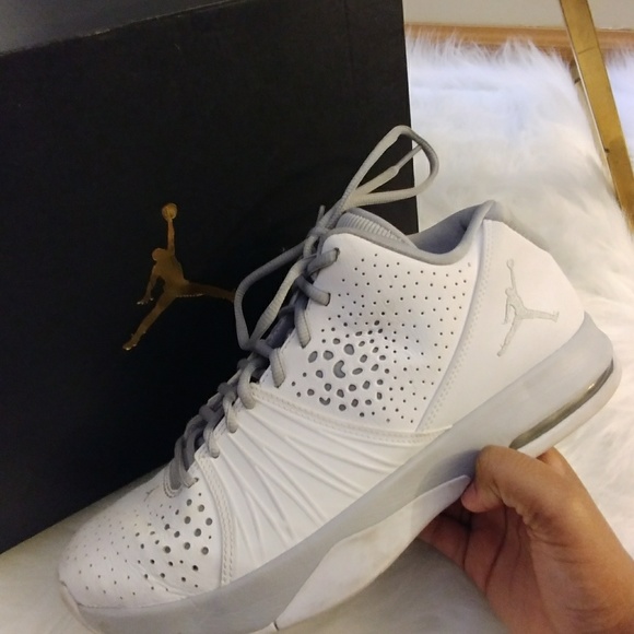 Jordan 4 a.m. shoes - Picture 3 of 4